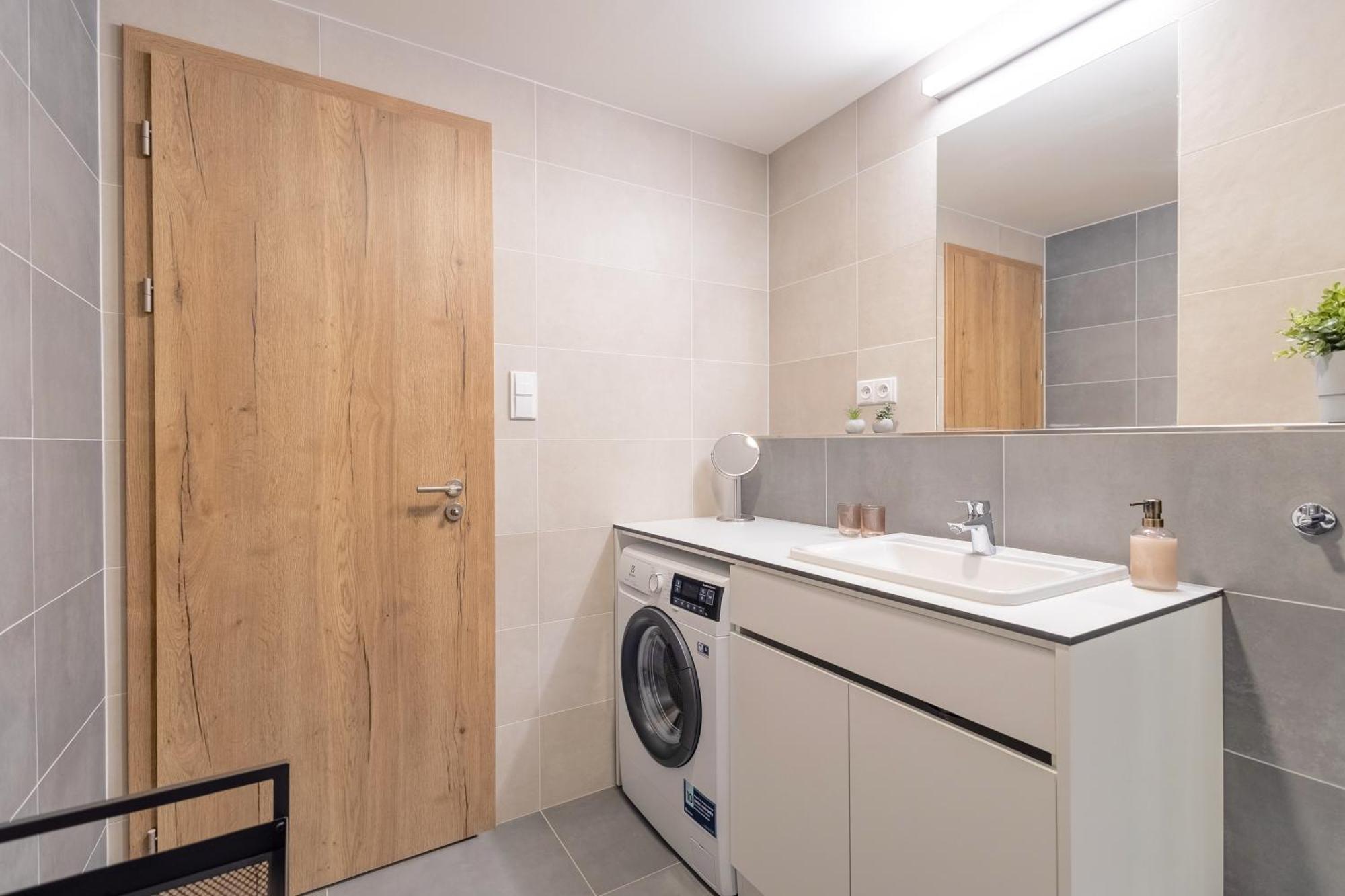 Bright 2Br - 7Th Floor, Balcony, Free Parking By Gravity Prague Lejlighed Eksteriør billede