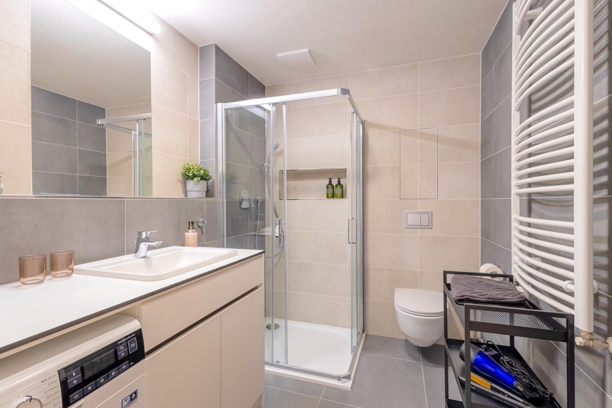 Bright 2Br - 7Th Floor, Balcony, Free Parking By Gravity Prague Lejlighed Eksteriør billede