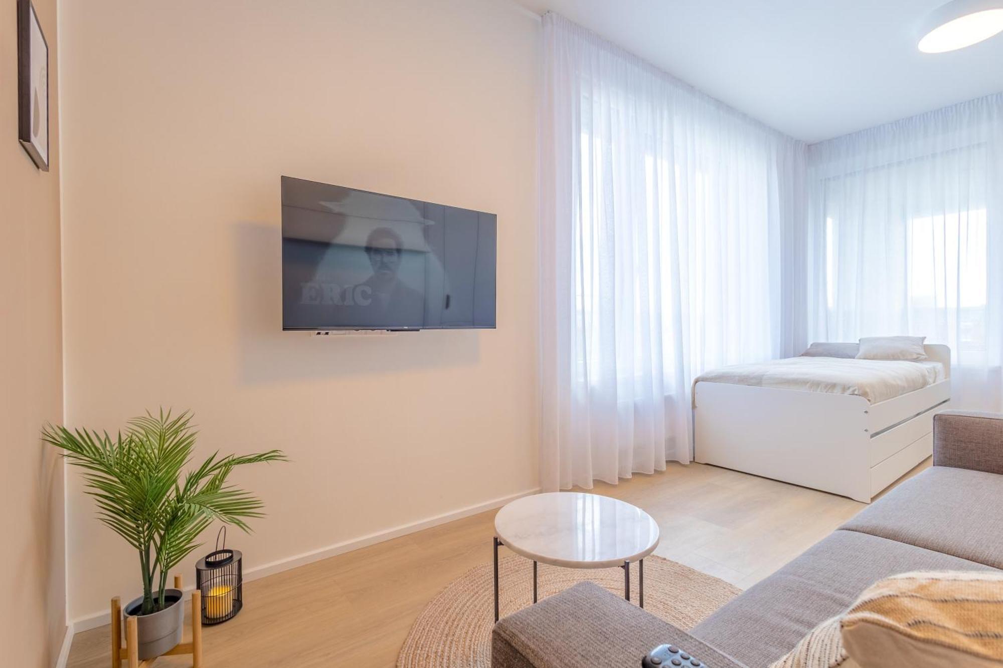 Bright 2Br - 7Th Floor, Balcony, Free Parking By Gravity Prague Lejlighed Eksteriør billede